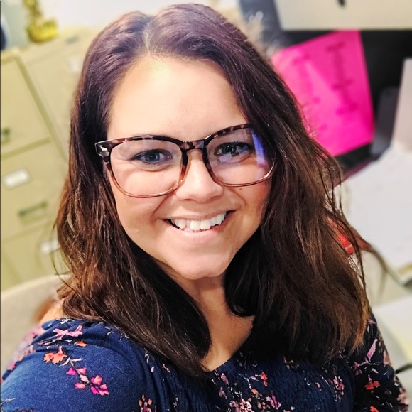 Meet your Posher, Erica - Picture 1 of 3